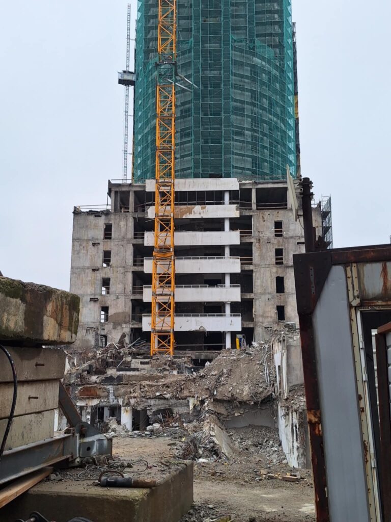 Clădirea Bancorex, ștearsă din București la 37 de ani de la „țeapa” care i-a costat pe români 2,4 miliarde de dolari
