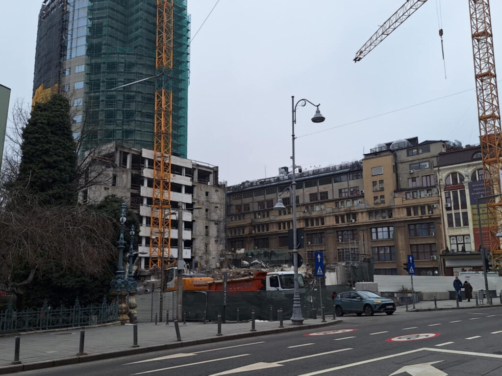 Clădirea Bancorex, ștearsă din București la 37 de ani de la „țeapa” care i-a costat pe români 2,4 miliarde de dolari