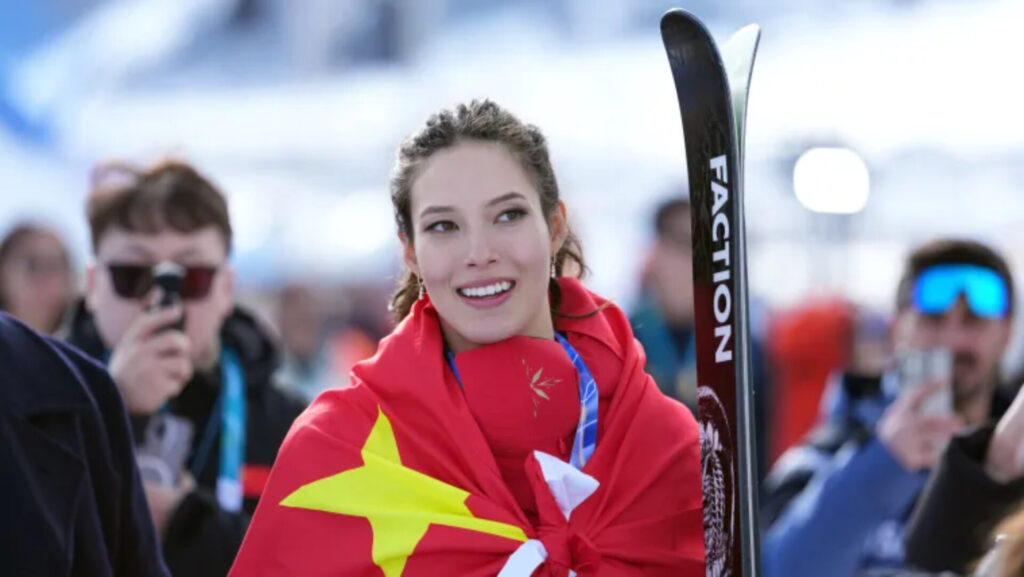 Eileen Gu, tânăra din Forbes care a uimit la JO de iarnă Milano Cortina