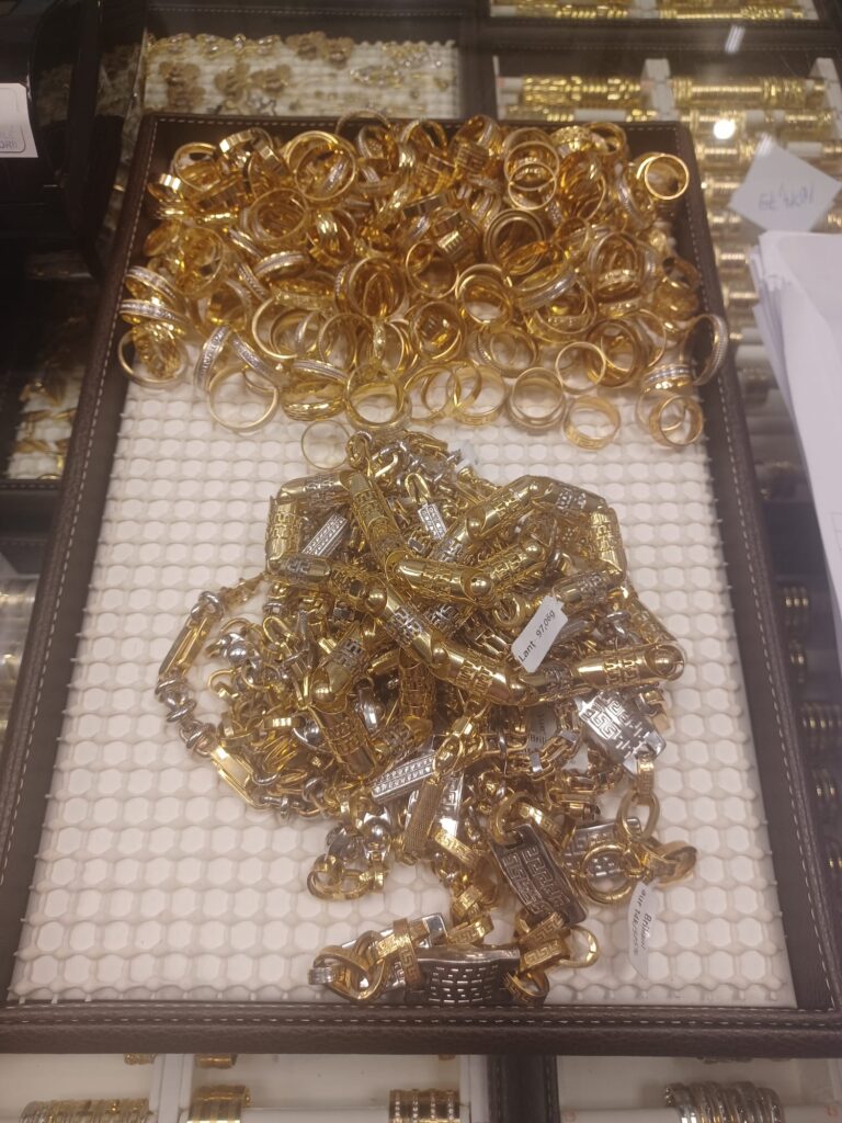 6 kilograme de aur și diamante confiscate de ANAF