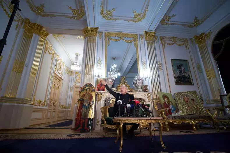 Cum arată în interior palatul lui Gigi Becali! Biroul de milioane de euro are 110 ani și, mai nou, a devenit obiectiv turistic