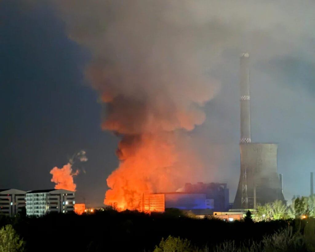 EXPLOZIE ÎN BUCUREȘTI, LA CET vest! Deflagrație urmată de flăcări uriașe. Cartier întreg zguduit de haos