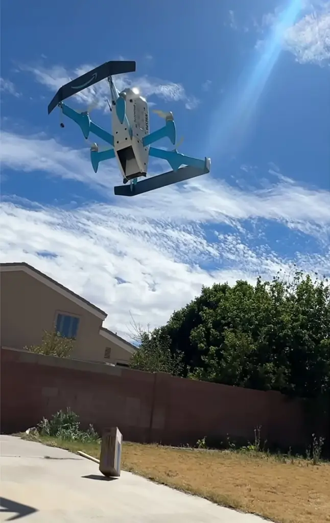 Dronele Amazon scapă coletele din aer pe ciment, iar clienții primesc cioburi la ușă