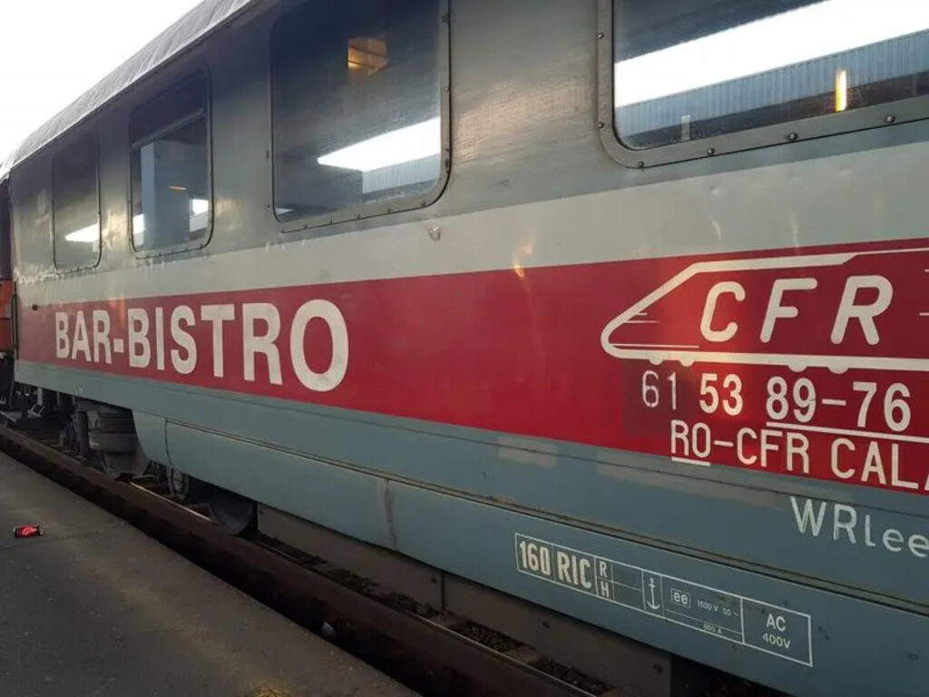 CFR mai are un singur vagon restaurant pentru toată țara. Se plimbă între București și Arad