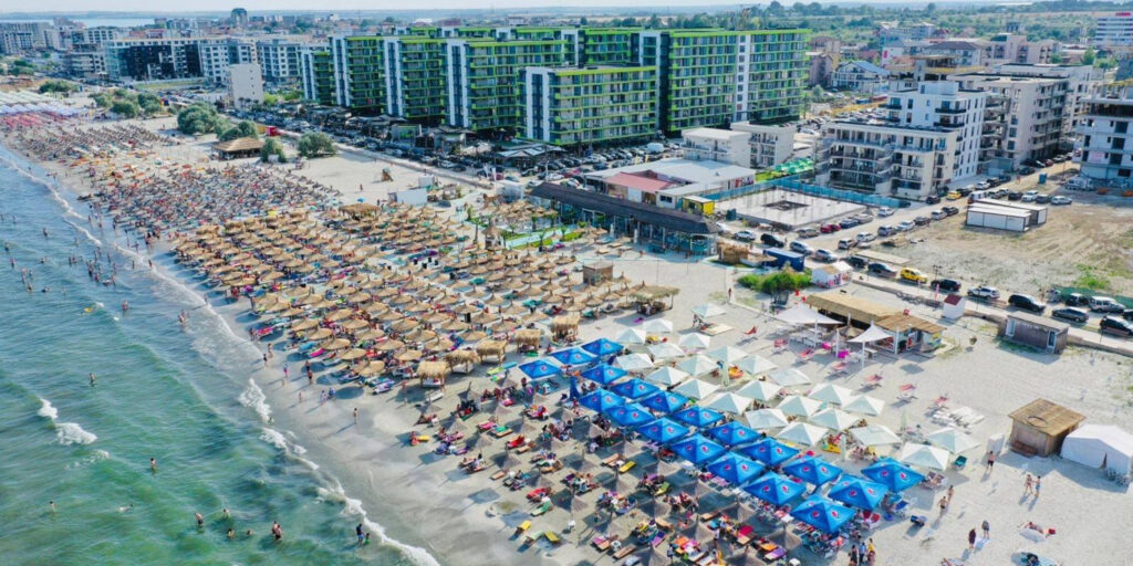 Cât costă un șezlong și o bere pe litoral înainte de scumpirile din iulie 2026