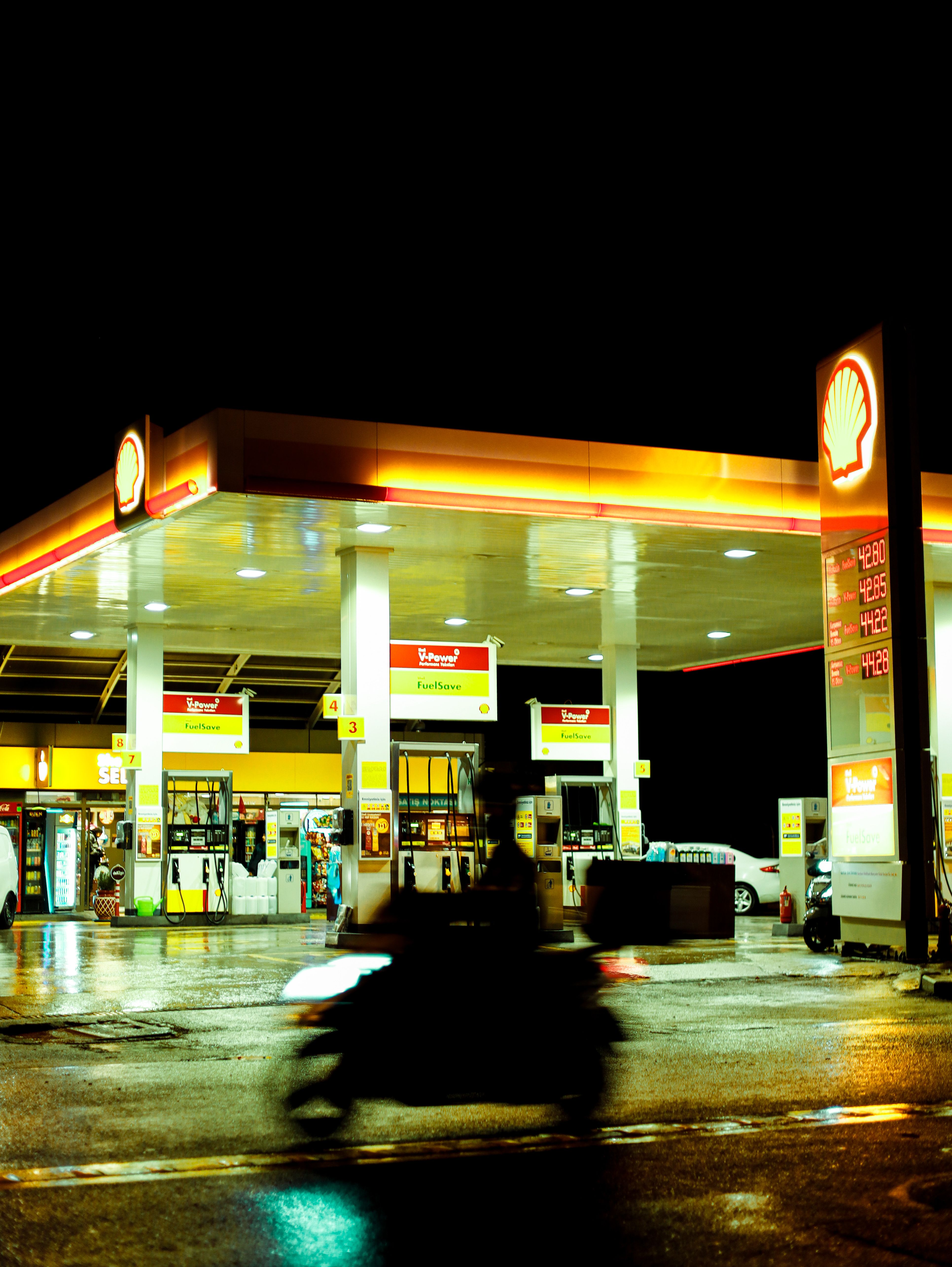 Carburanții s-au scumpit cu peste 20% în Uniunea Europeană, iar România este printre cele mai afectate țări